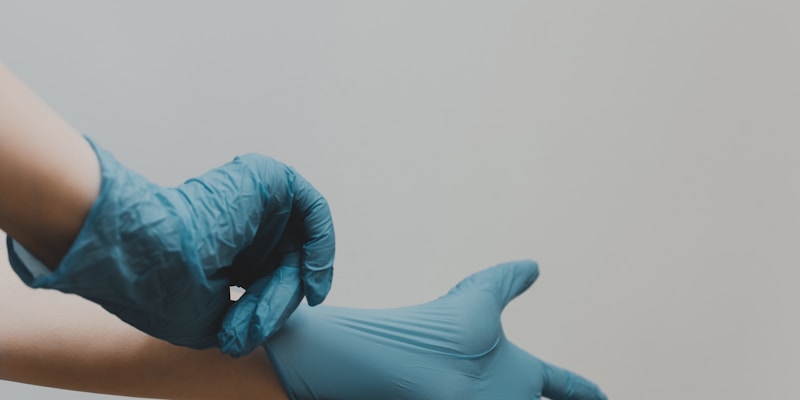 深度专题文章页面展示长文排版与相关图片配图的阅读界面